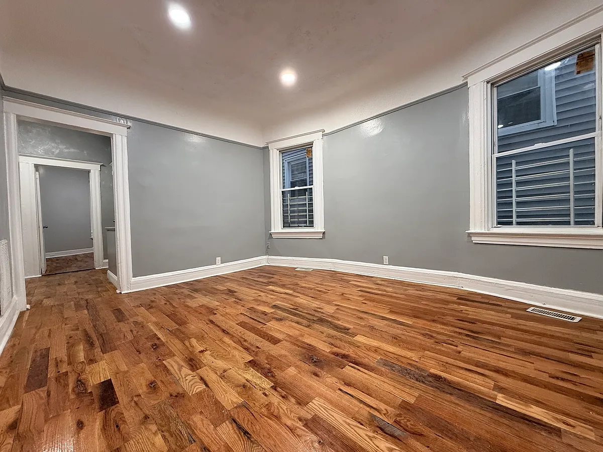 Building Photo - 44 N 16th St #2