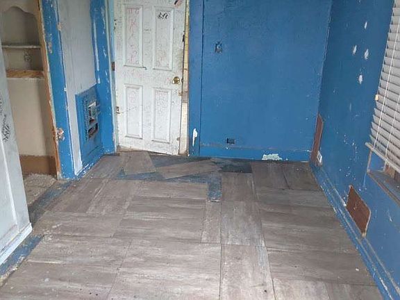4th image of 806 S SAN DARIO AVE