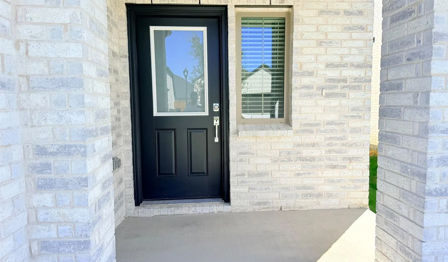 4 bed, 2.5 bath, 2311 sqft, $2,695 — Photo 1