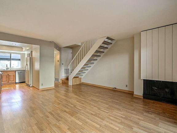 4th image of 395 N Temple Dr