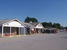 4th image of 874 Violet Ave