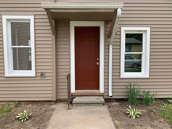 3rd image of 815 E Shiawassee St