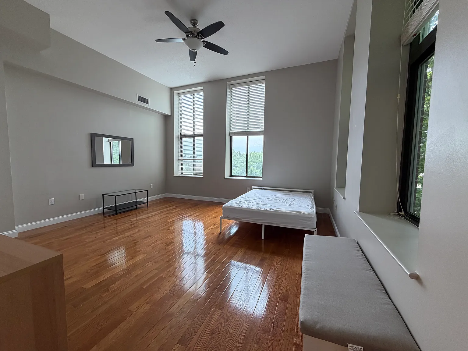 4 bed, 1700 sqft, $1,400 — Photo 2