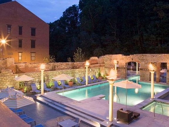 Amazing pool and hot tub