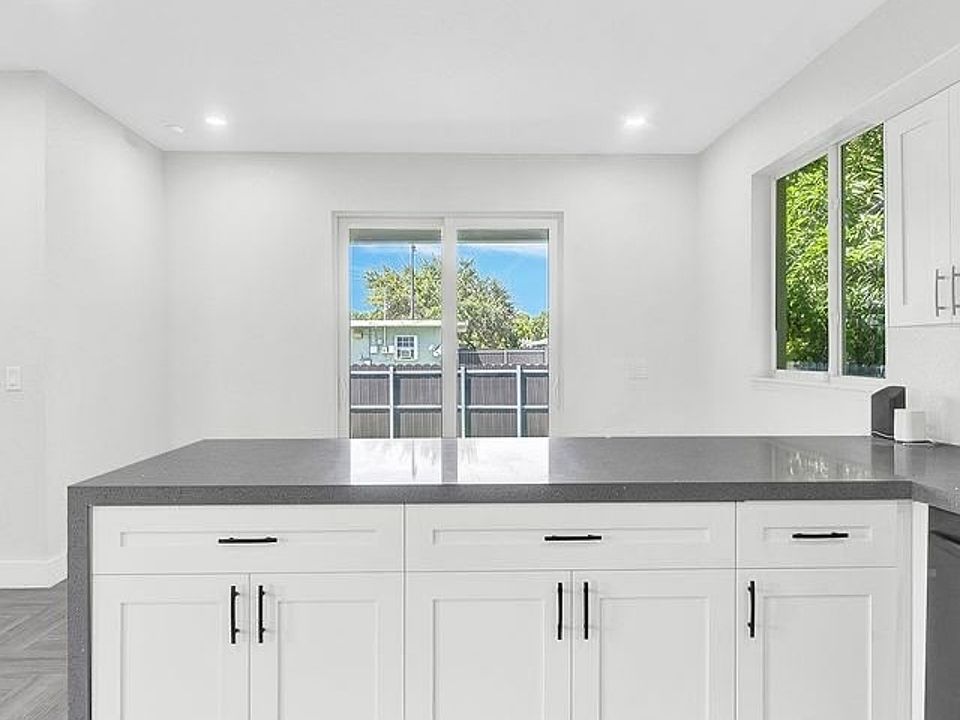 1st image of 600 NW 19th Ave #1