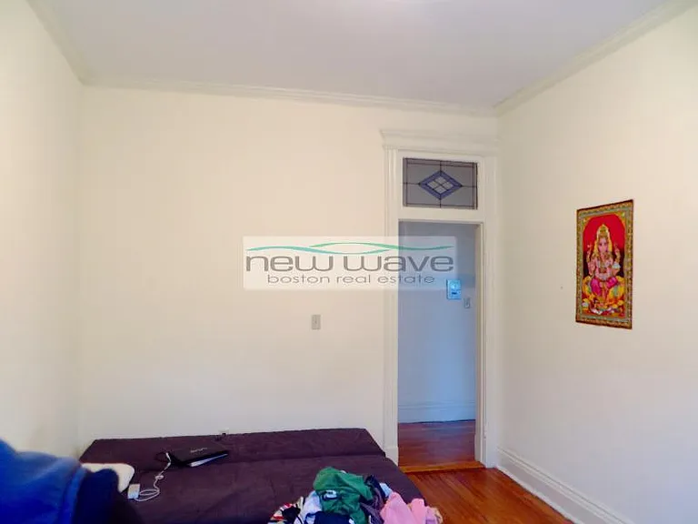 100 Queensberry St #3 — Photo 4
