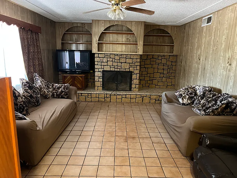 585 Valle Vista Dr — Photo 4