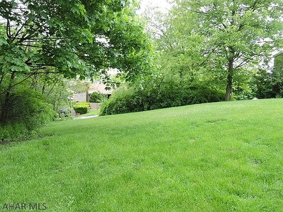 private lot on dead en