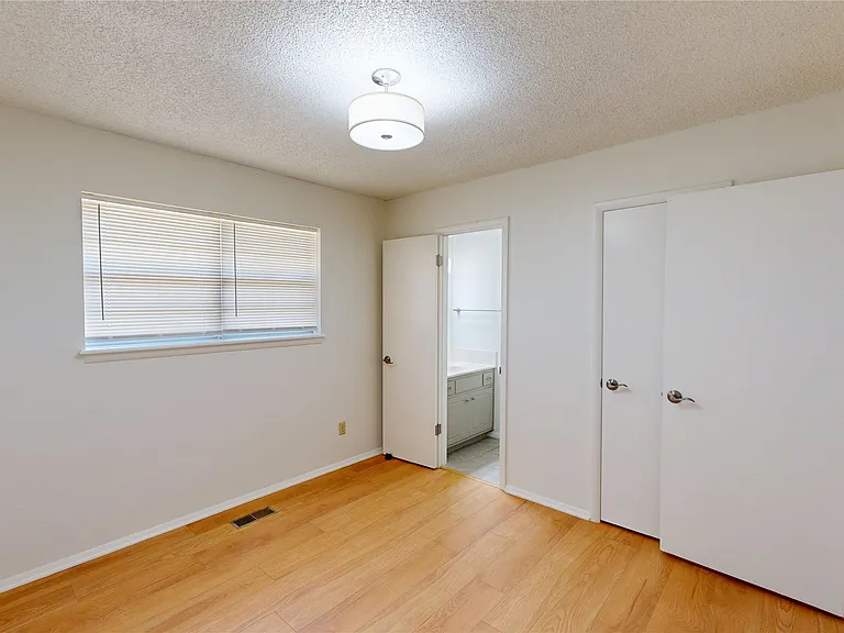 503 W C St — Photo 12