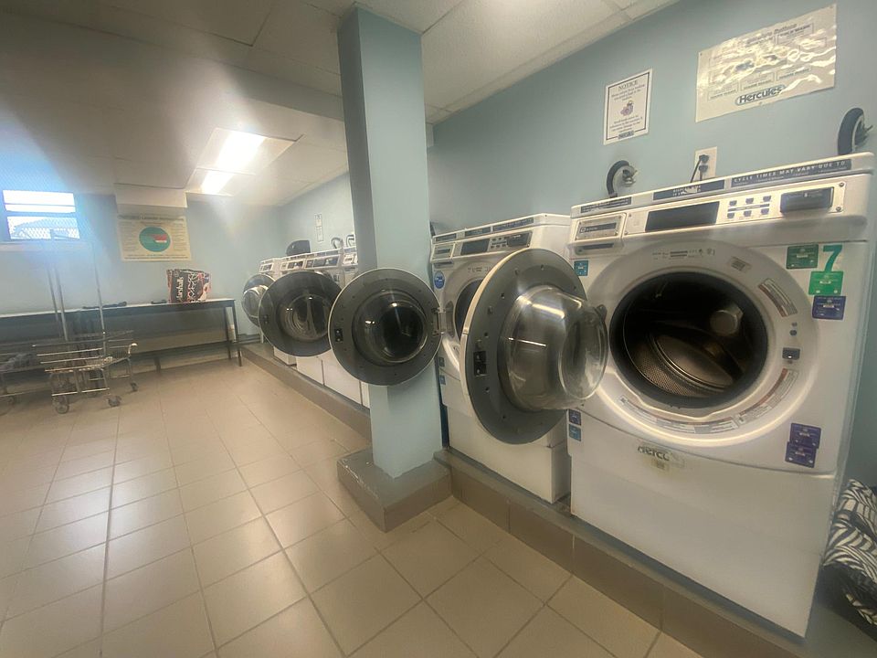 2nd image of 60 Lincoln Blvd #7L