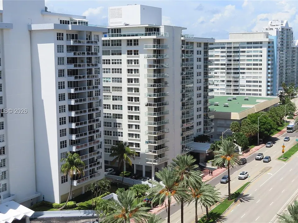 5750 Collins Ave #11K