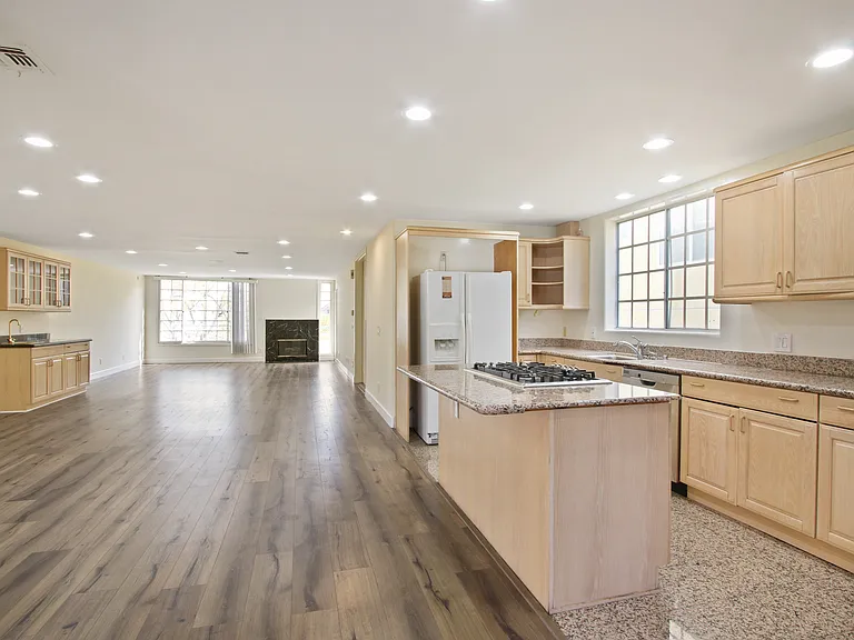 12019 Rochester Ave #2 — Photo 6