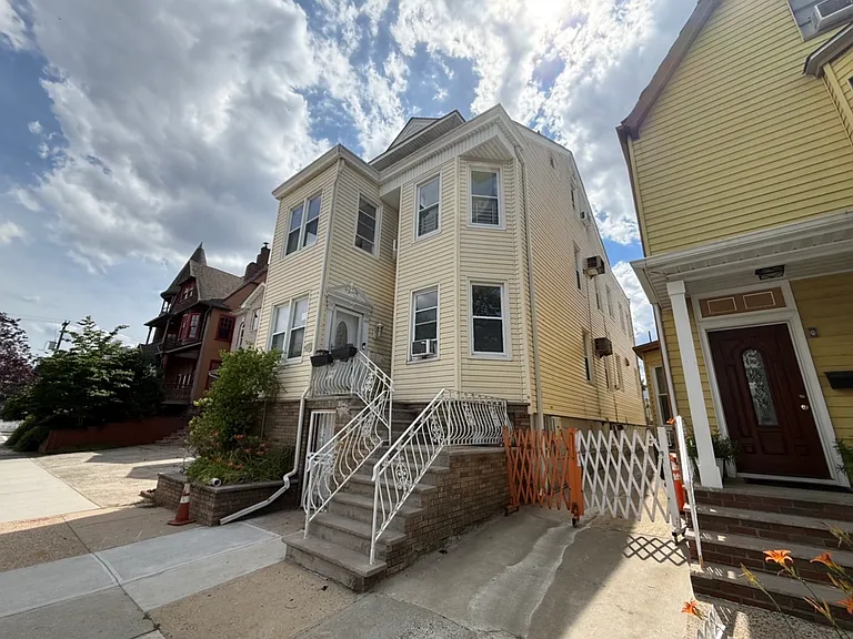 308 Davis Ave #1 — Photo 2