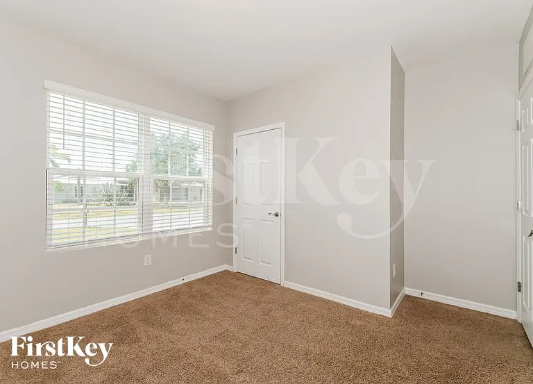 217 SE 27th St — Photo 12