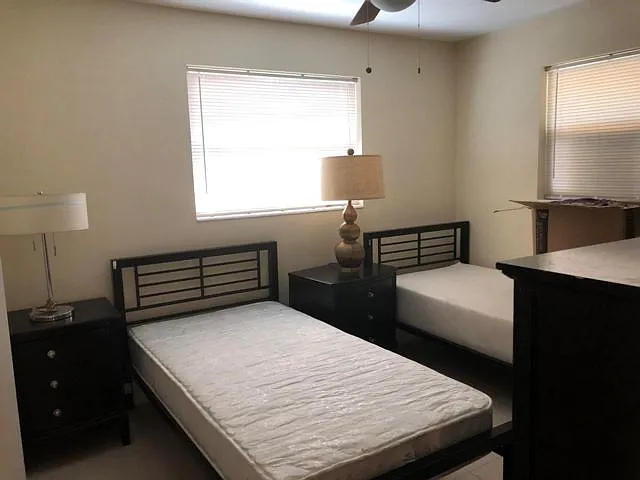 4 bed, 2.0 bath, 1270 sqft, $3,800 — Photo 4