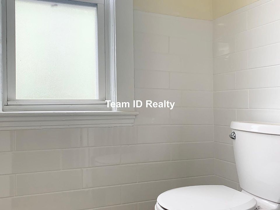 1st image of 656 Washington St #U1