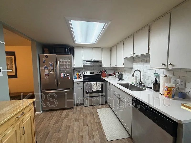 3 bed, 2.5 bath, 1554 sqft, $2,400 — Photo 4