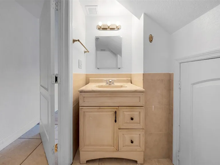 7801 Hispanola Ave #5 — Photo 17