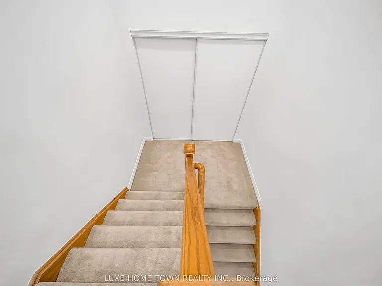 19 Findlay Way — Photo 38