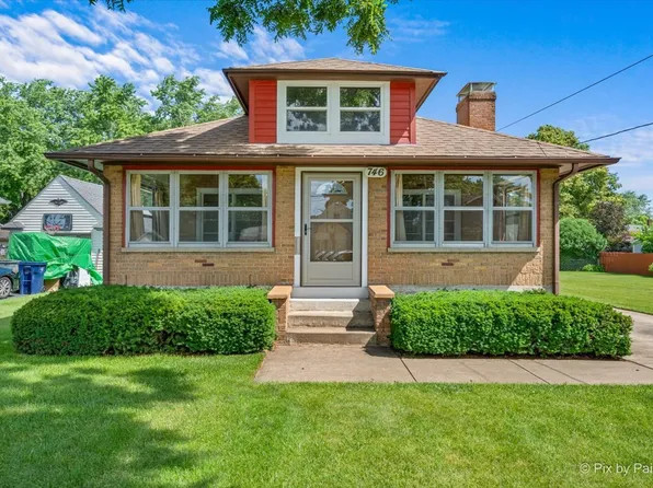 746 Parkway Ave, Elgin, IL 60120