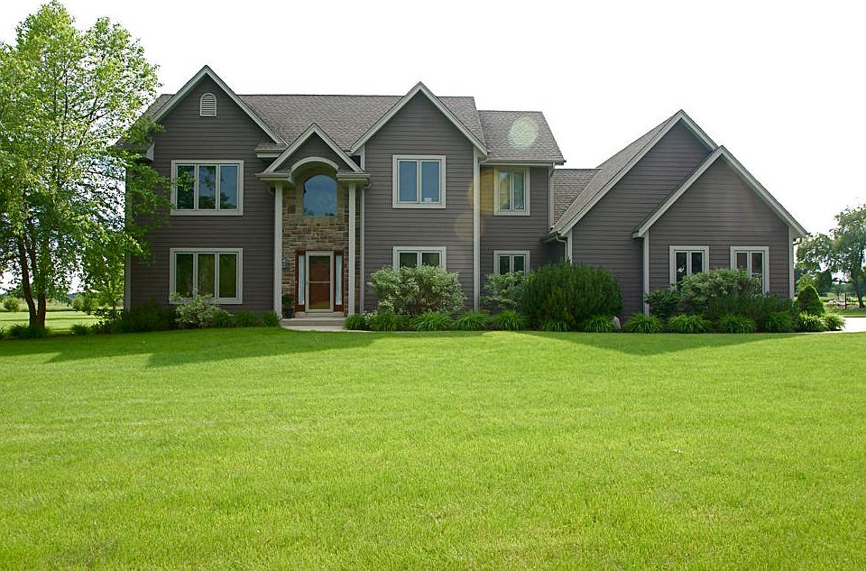 2nd image of W330S8605 Isabelle Dr