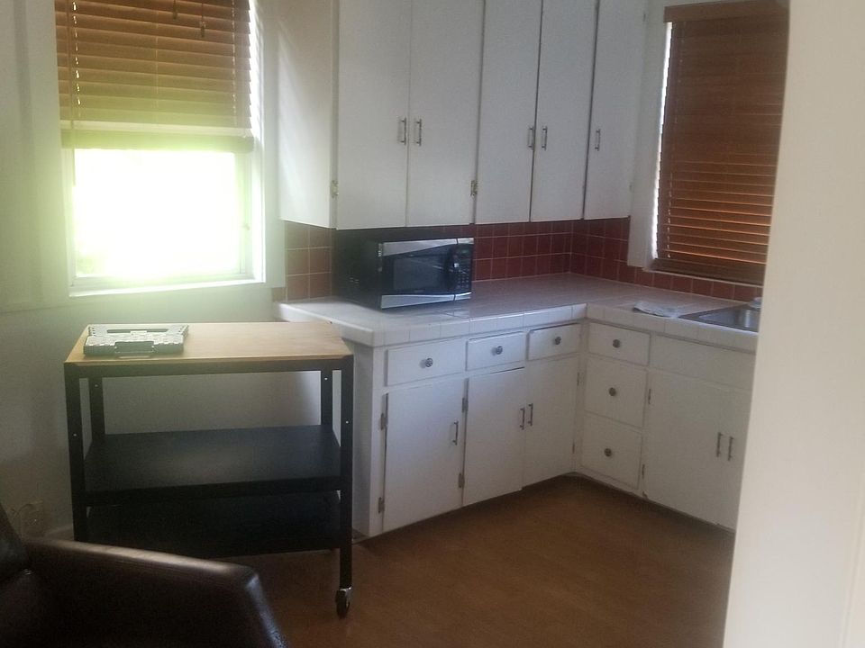 Kitchen/dining room.