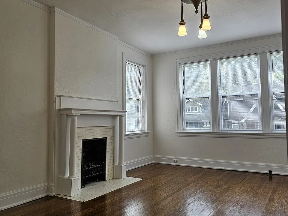 345 W 2nd St #4