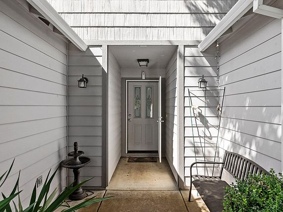 4th image of 909 Colinwood Ln
