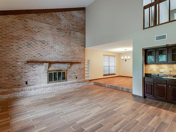 3rd image of 1731 Shoreline Pl