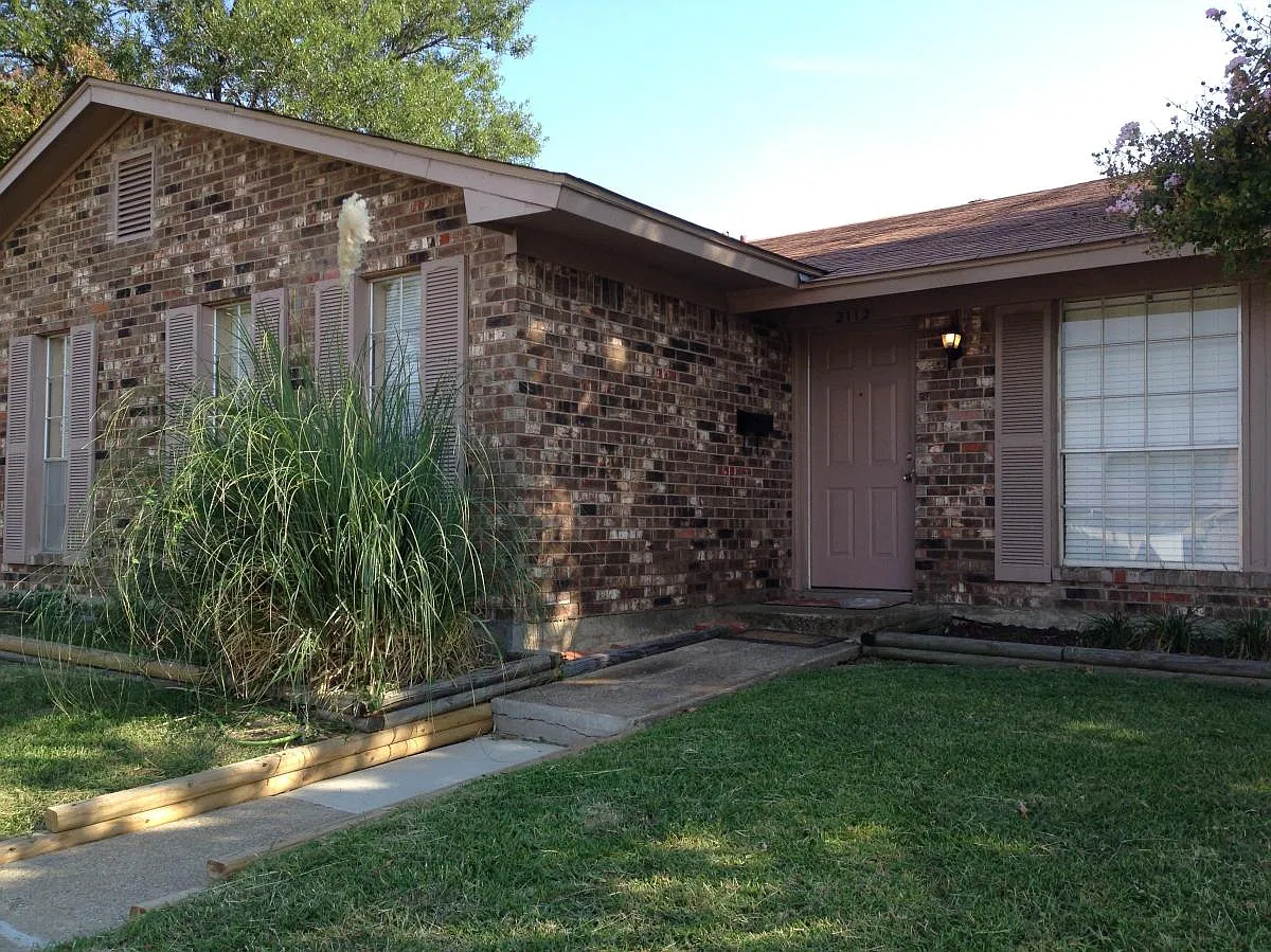 2112 Sheraton Drive — Photo 3