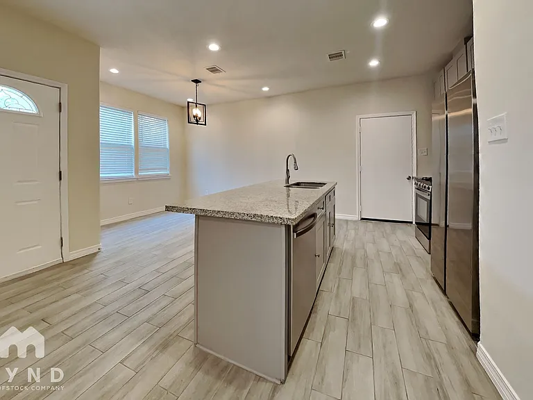 7813 Hanna St — Photo 3