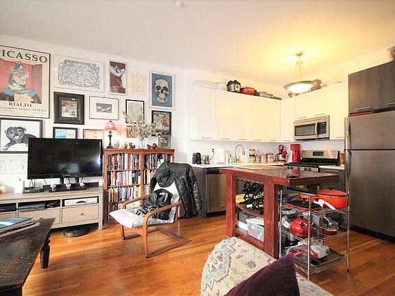 2nd image of 961 Bergen St APT 2A