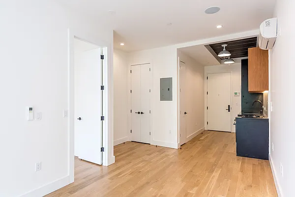 Rented by Nooklyn NYC LLC | media 43