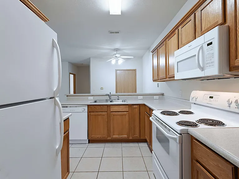 Gateway Park Apartments — Photo 59