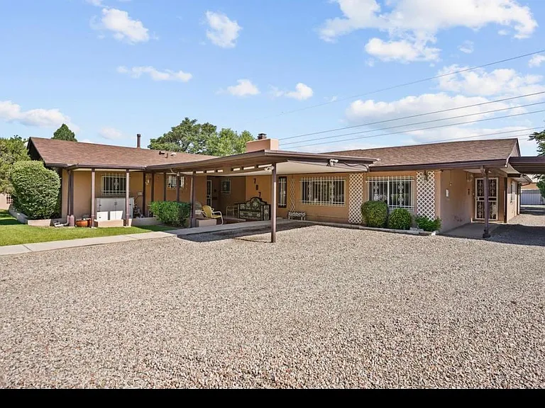 707 Calle Del Pajarito NW — Photo 1