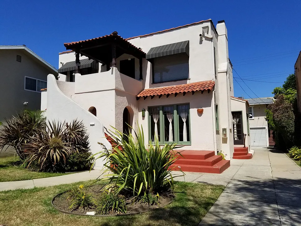 242 Coronado Ave