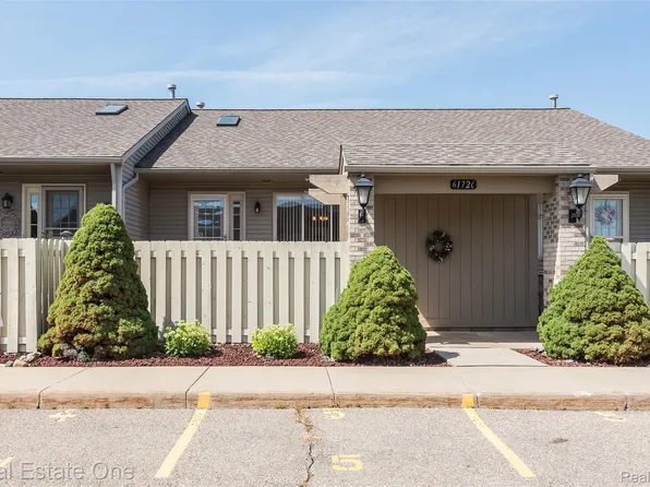 61726 Valley Frg, South Lyon, MI 48178