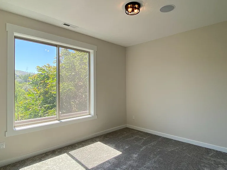 112 Southshore Ave — Photo 30