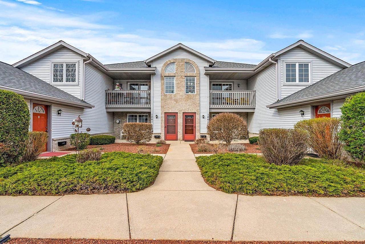 1061 Quinlan DRIVE UNIT G, Pewaukee, WI 53072 | Zillow