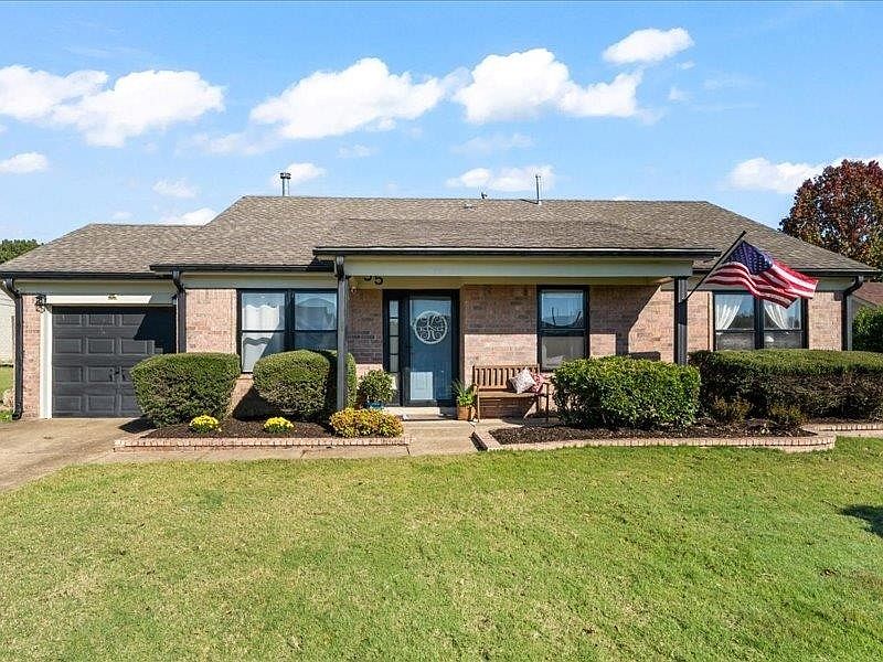 1st image of 55 Maple Run Dr