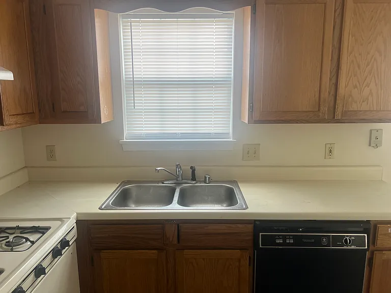 3260 Spring Hollow Ave #5 — Photo 12