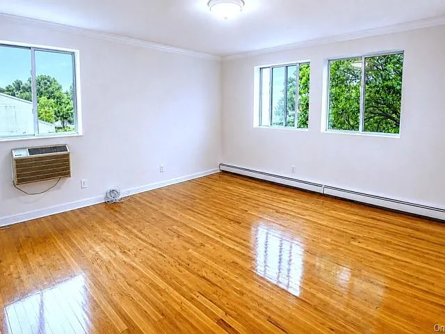 3 bed, 2.0 bath, 1000 sqft, $2,600 — Photo 2