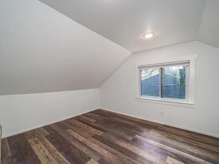 817 S Sullivan St — Photo 12