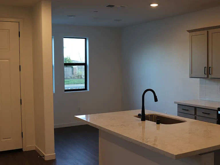 8133 Bodway Pkwy — Photo 5