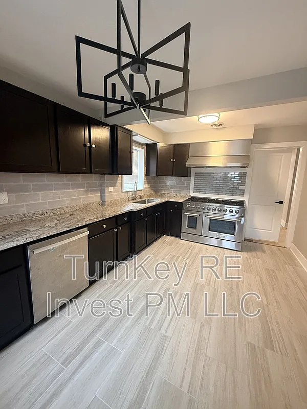4 bed, 2.5 bath, 1594 sqft, $2,995 — Photo 4