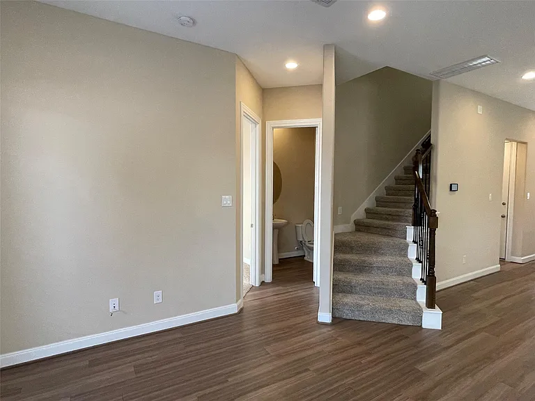 10418 Quiet Courtyard Rd — Photo 17