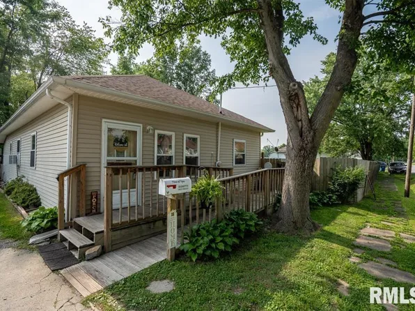 1402 Trout Ave, Johnston City, IL 62951