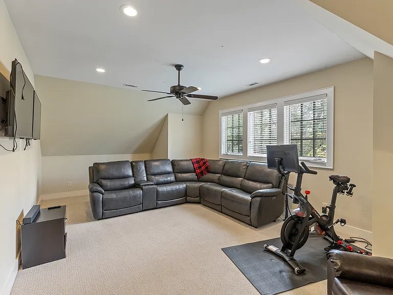 115 Falls Ct W — Photo 16