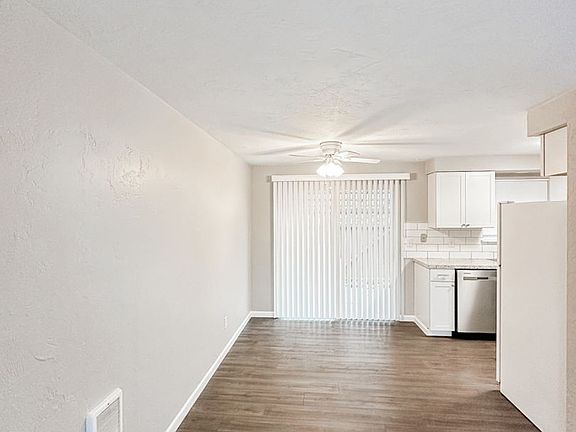 5th image of 1267 E Santiam St #San6