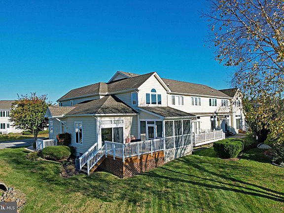 4th image of 8 Crane Ave